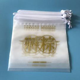Umweltfreundliche Zugschnur-Plastiktaschen, weißes transparentes weiches Plastikbündel im Taschenformat W30 x L33cm