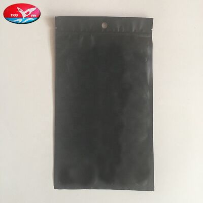 Leichte und kompakte Zigarrentaschen nach Maß mit einer Feuchtigkeitsfolie im Inneren, die dafür sorgt, dass die Zigarren während der Reise frisch bleiben