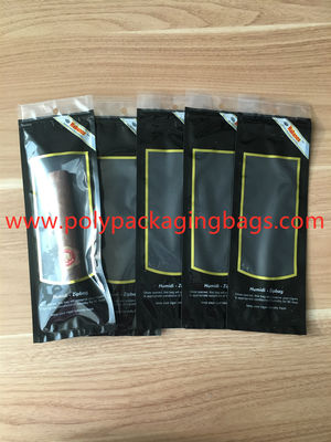 Reißverschlusstasche für eine Zigarre befeuchten und frisch-halten